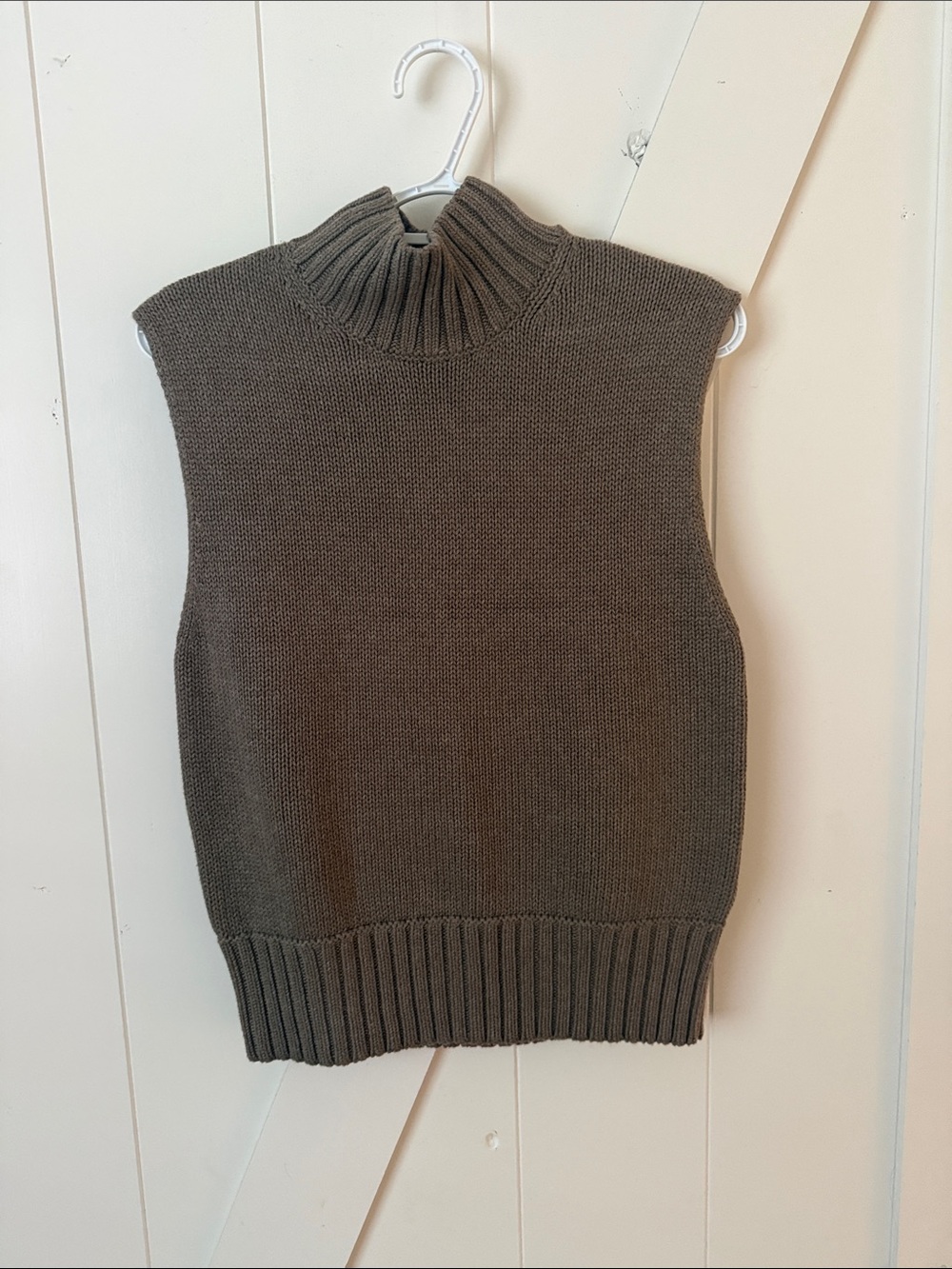 Abercrombie & Fitch Olive Sleeveless Turtleneck Sweater Vest